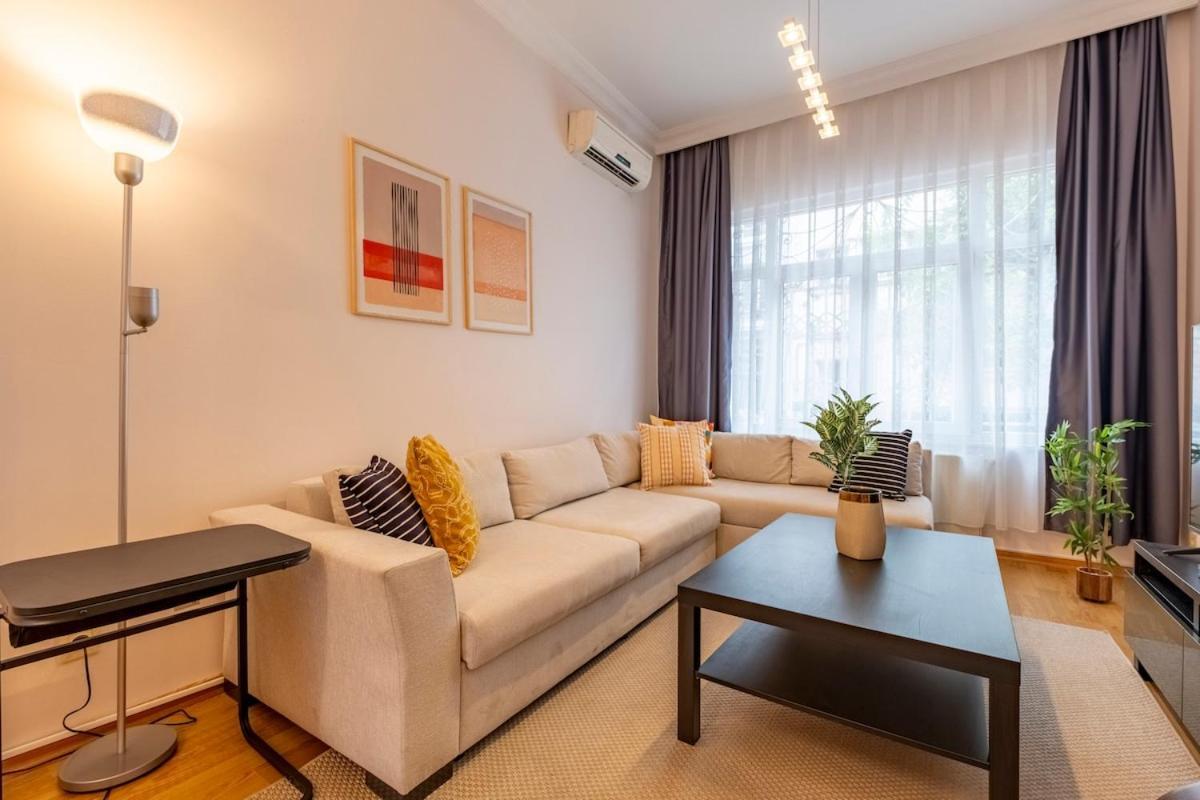 3-bedroom With High Ceiling Daire İstanbul