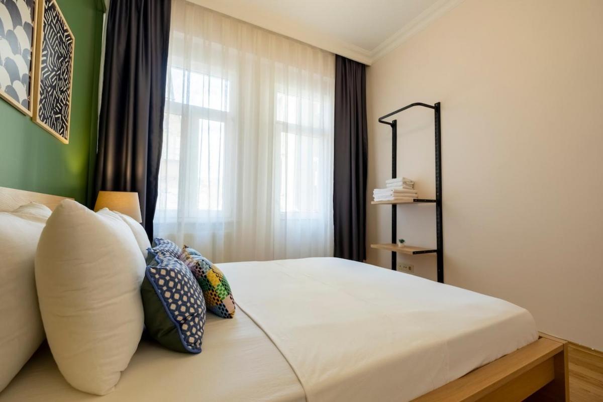Daire 3-bedroom With High Ceiling