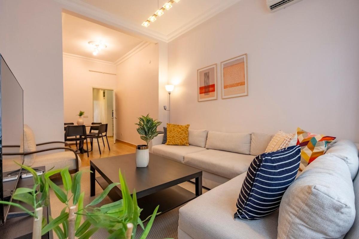 Daire 3-bedroom With High Ceiling *